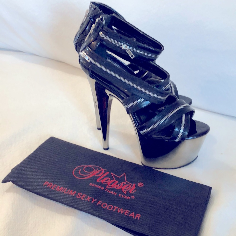 Woman dancers shoes , size 8, color black and silver mirrored.